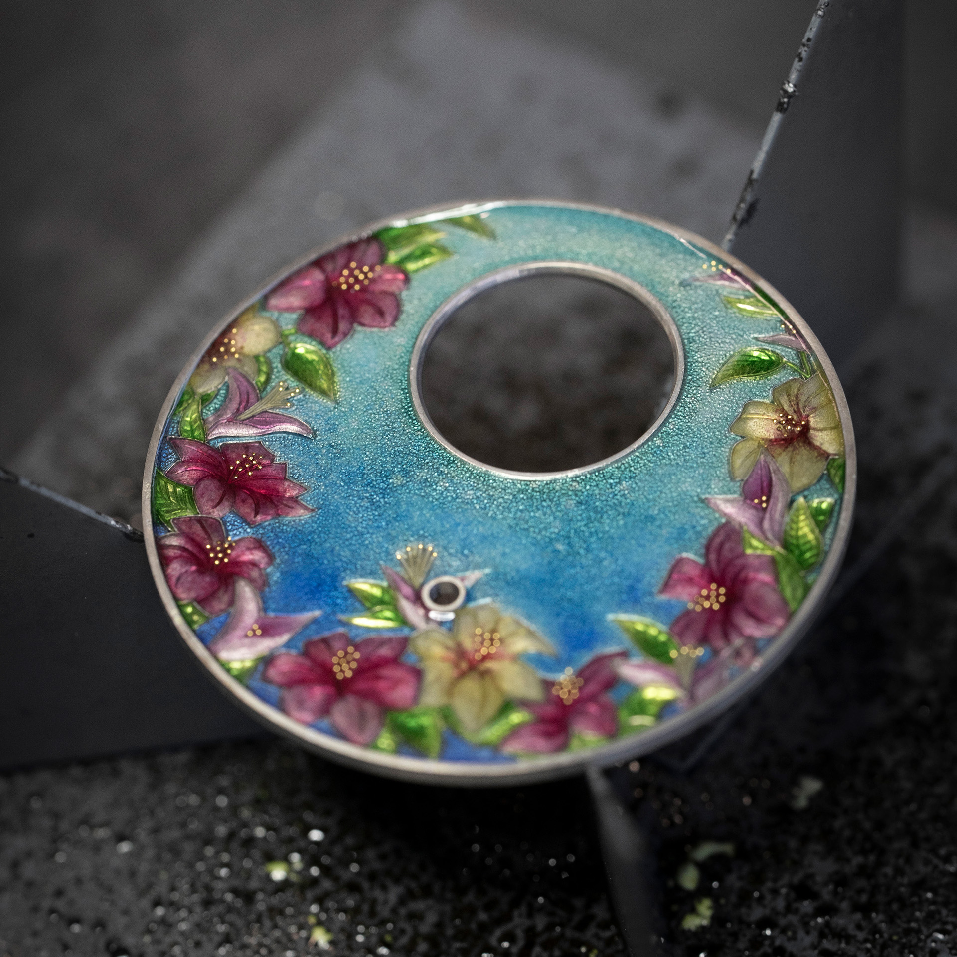 Petite Heure Minute Red Gold - Hummingbird