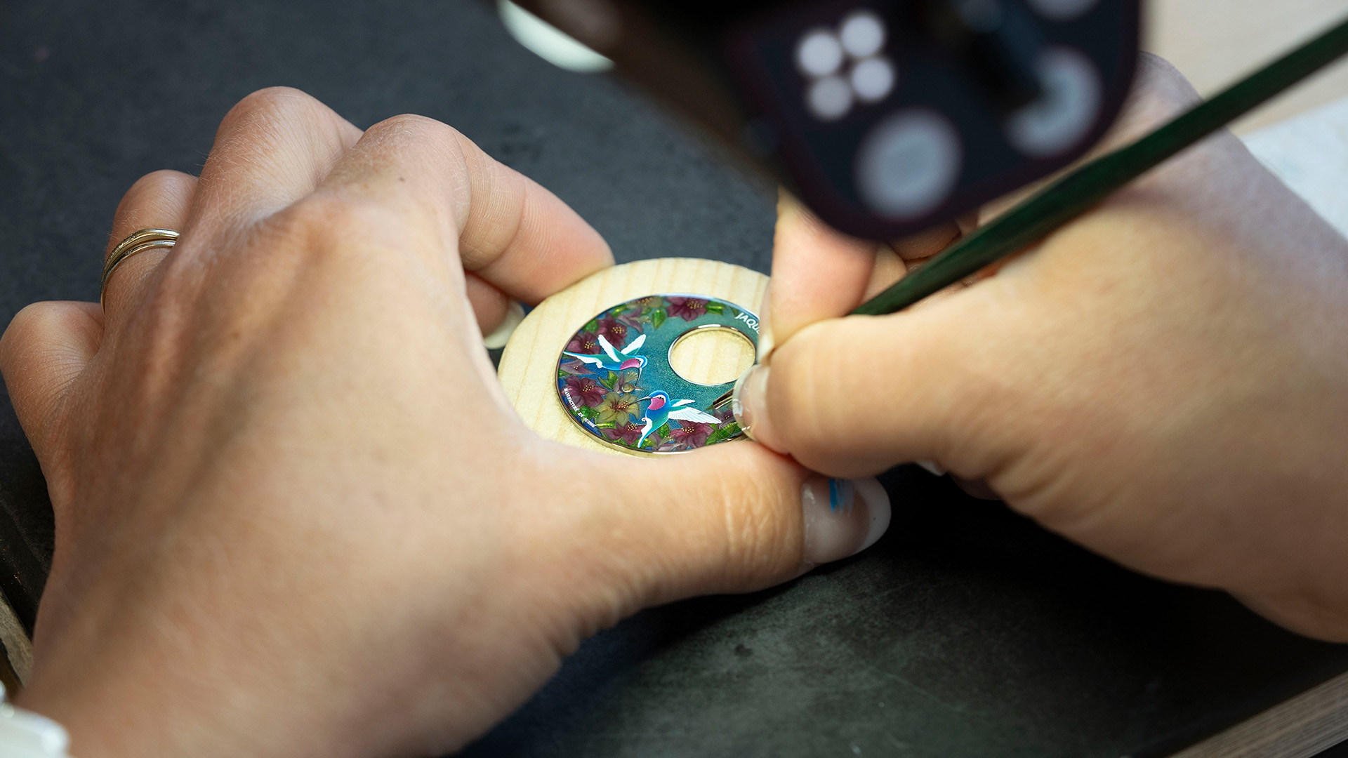 Petite Heure Minute Red Gold - Hummingbird